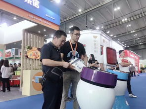 擎朗餐飲服務(wù)機(jī)器人亮相2019中國(guó)國(guó)際食品餐飲博覽會(huì)，引領(lǐng)餐飲服務(wù)新變革